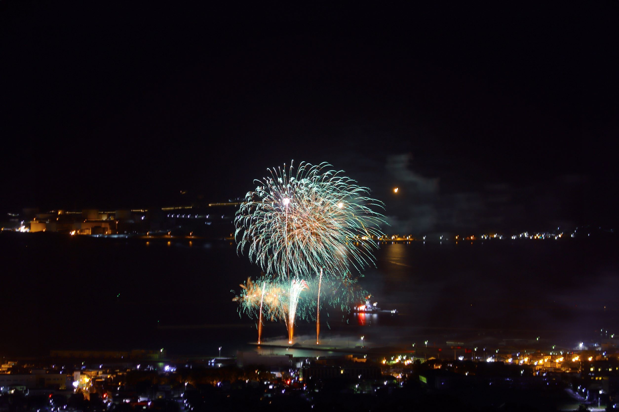 約2 000発の花火 岩内町の夜空彩る 岩内町観光ポータルサイト